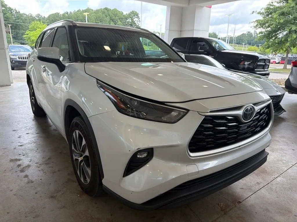 2022 Toyota Highlander XLE thumbnail 4