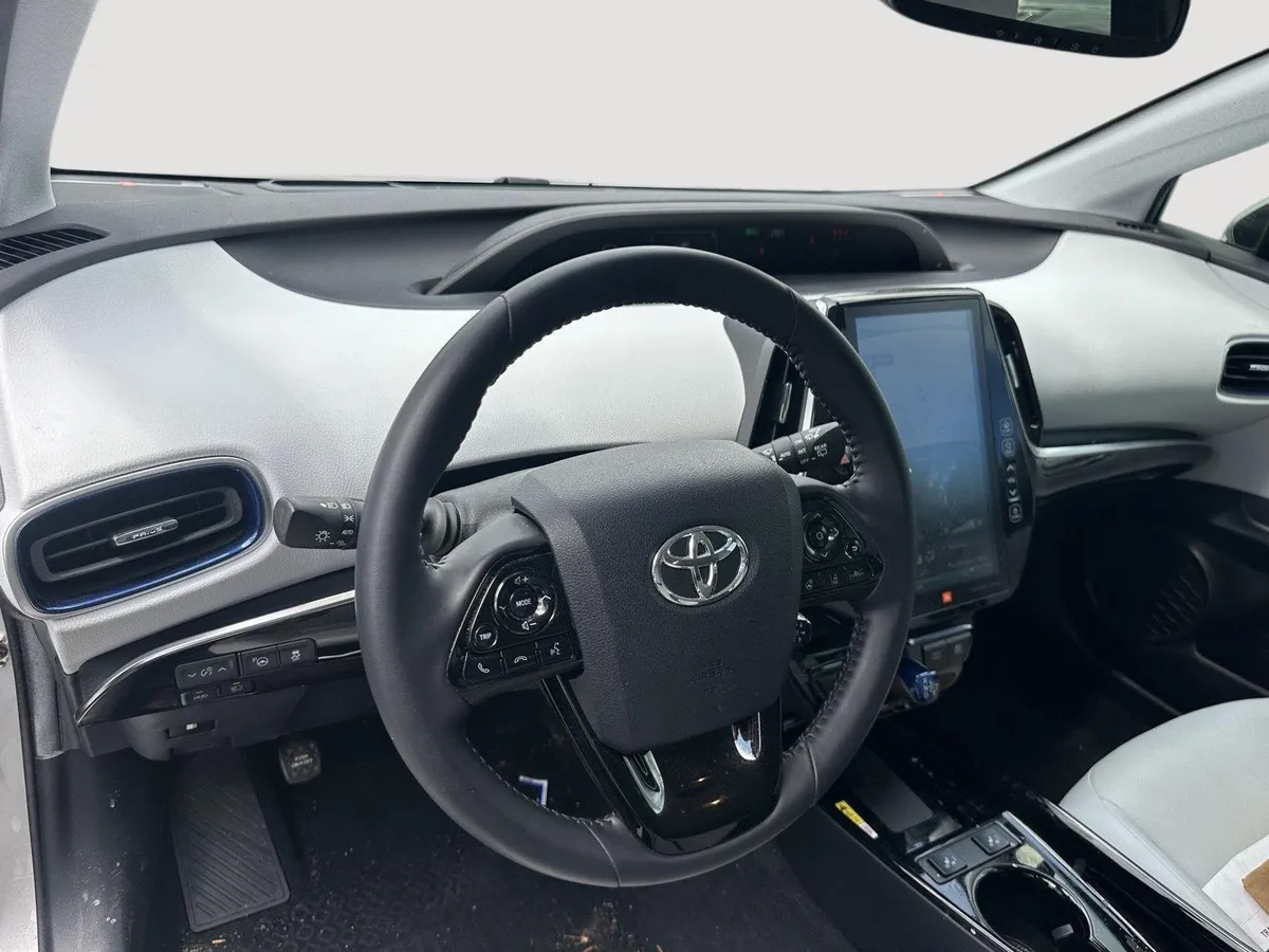 2022 Toyota Prius Limited thumbnail 10