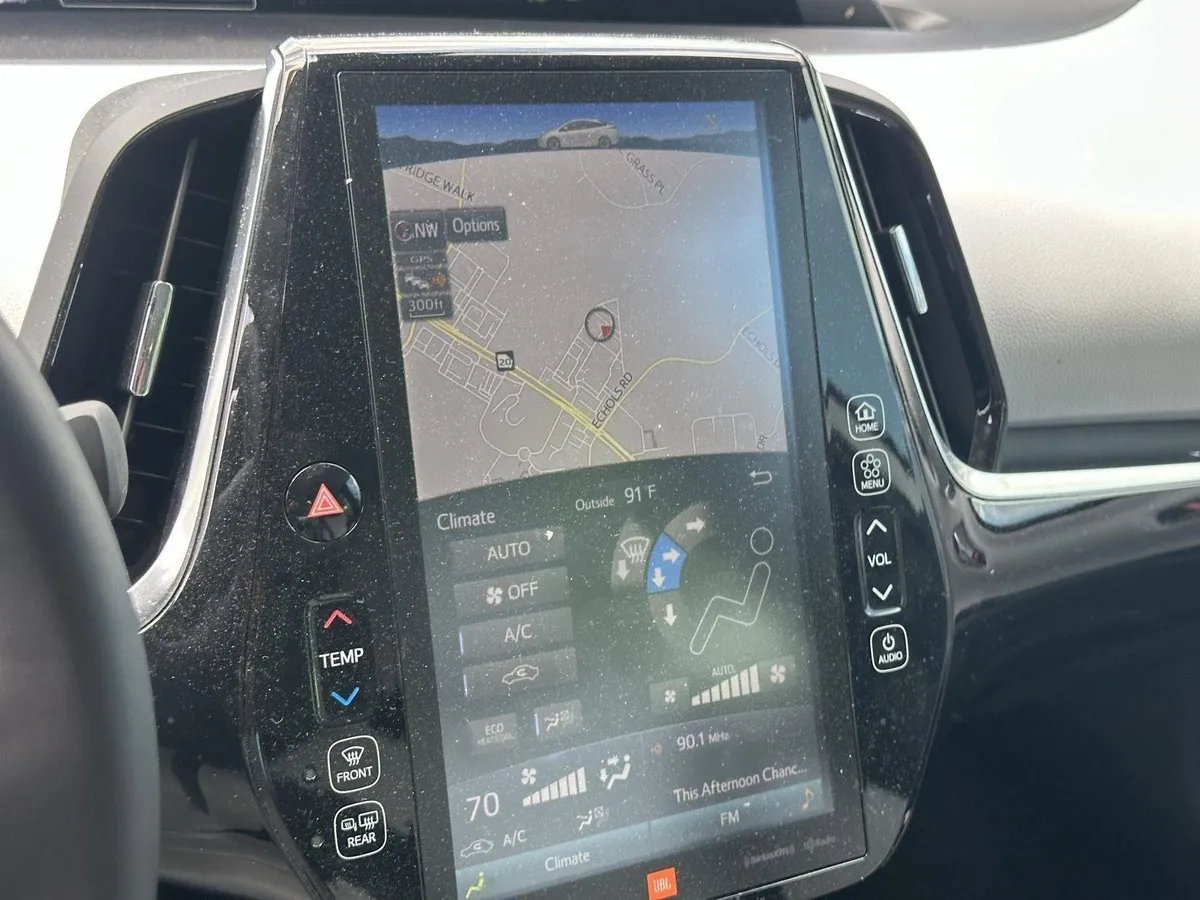 2022 Toyota Prius Limited thumbnail 11