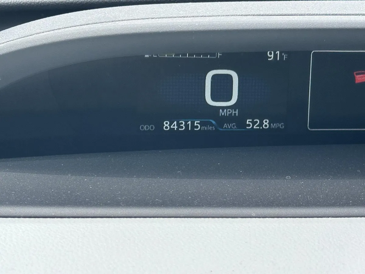 2022 Toyota Prius Limited thumbnail 13