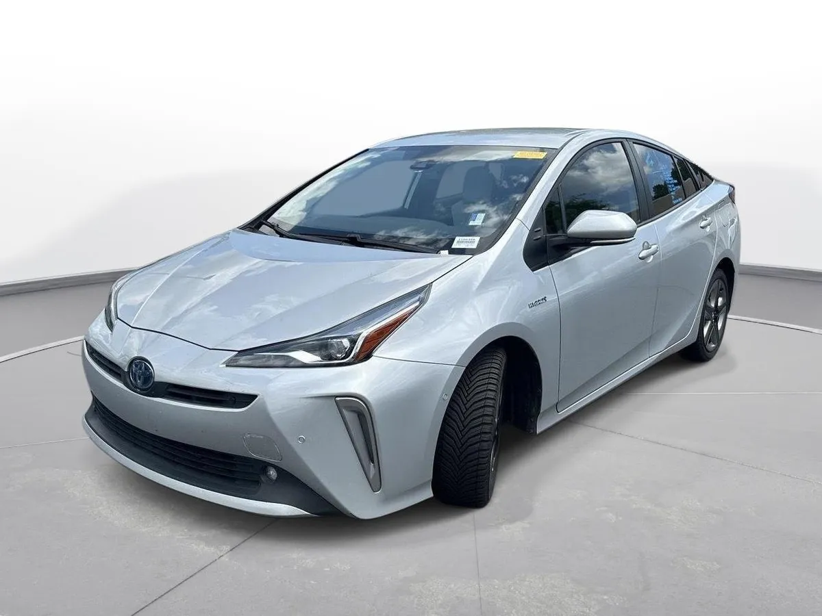 2022 Toyota Prius Limited thumbnail 2