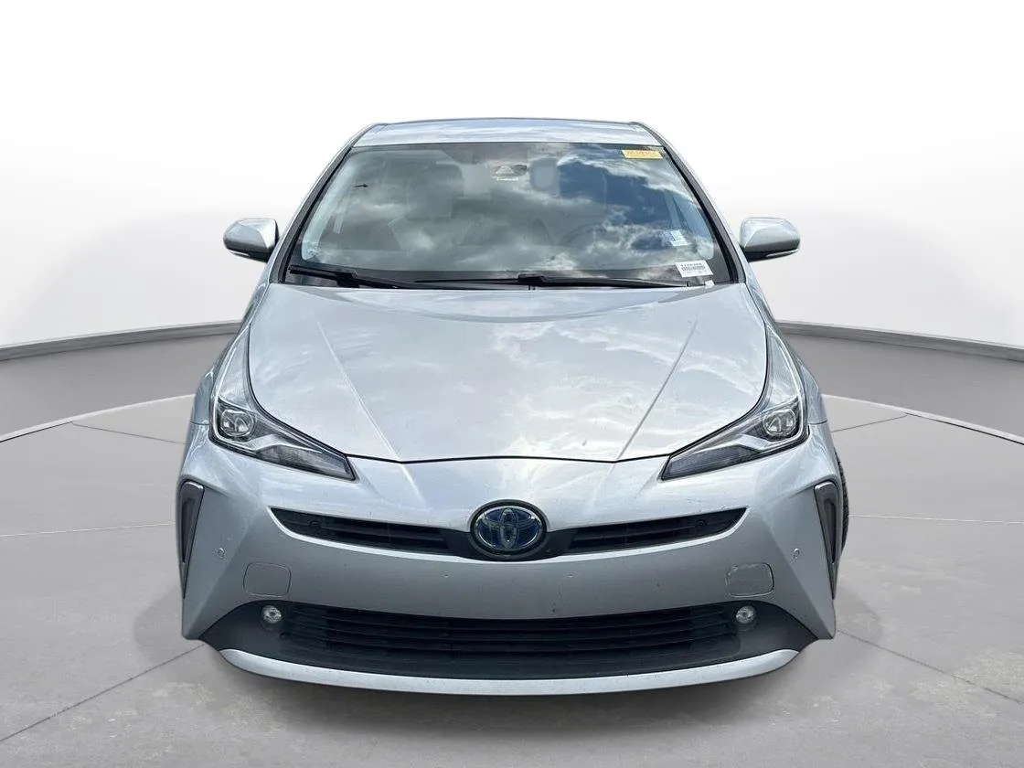 2022 Toyota Prius Limited thumbnail 3