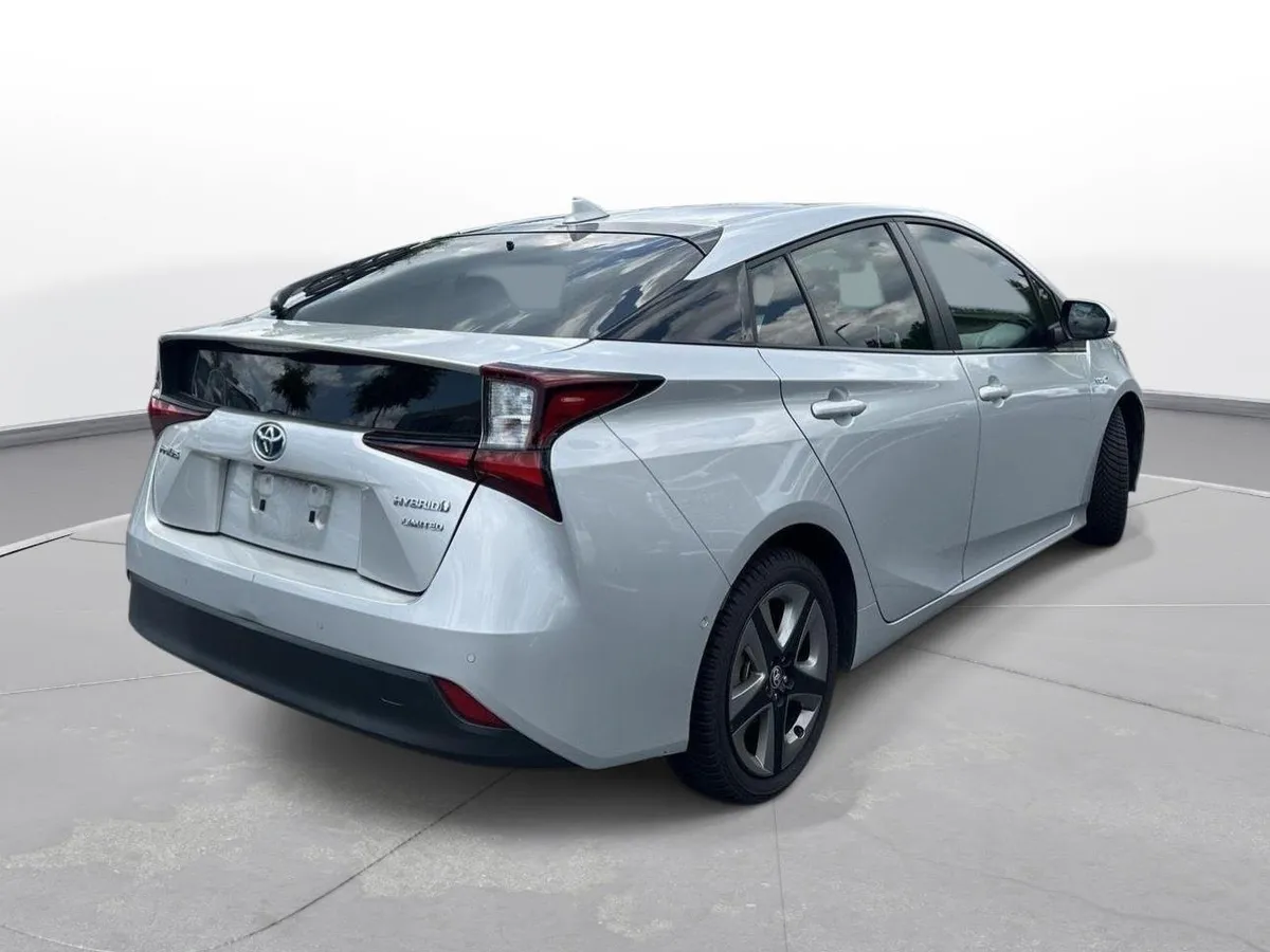 2022 Toyota Prius Limited thumbnail 6
