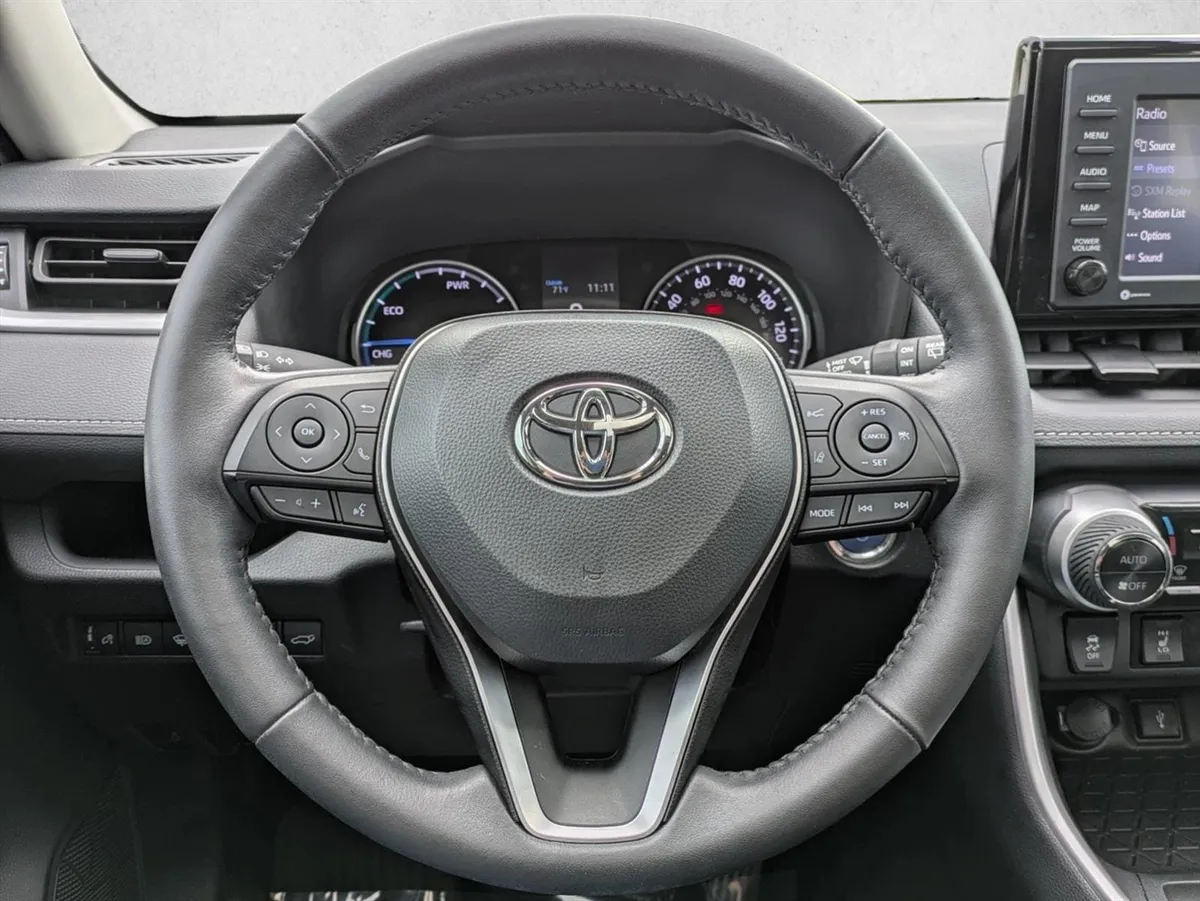 2022 Toyota RAV4 Hybrid XLE thumbnail 10