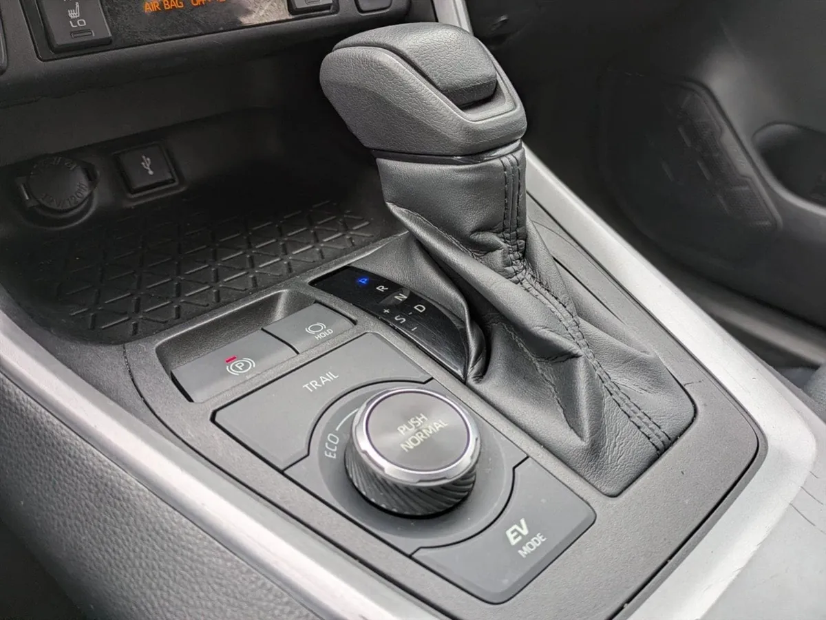 2022 Toyota RAV4 Hybrid XLE thumbnail 13