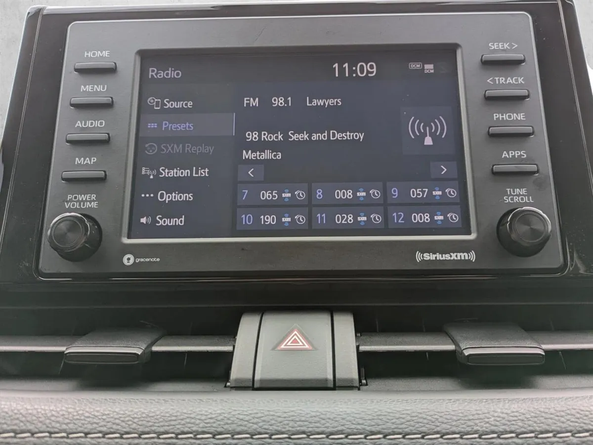 2022 Toyota RAV4 Hybrid XLE thumbnail 14