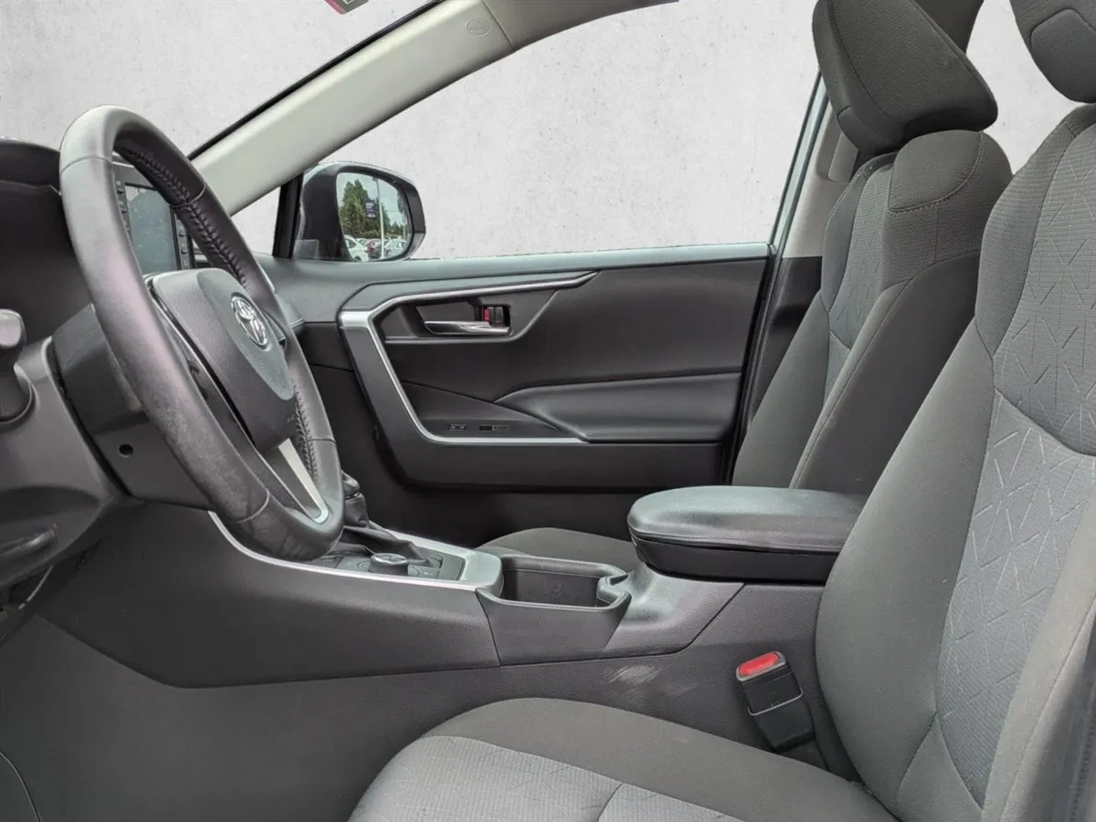 2022 Toyota RAV4 Hybrid XLE thumbnail 18