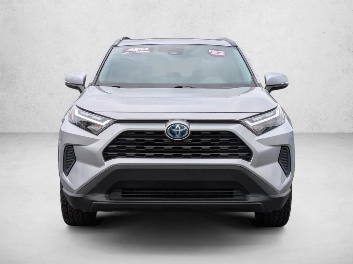 2022 Toyota RAV4 Hybrid XLE thumbnail 2