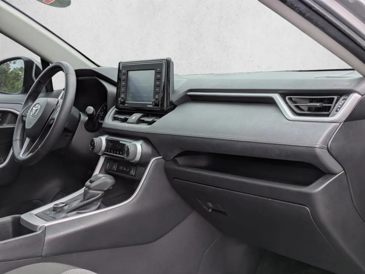 2022 Toyota RAV4 Hybrid XLE thumbnail 27
