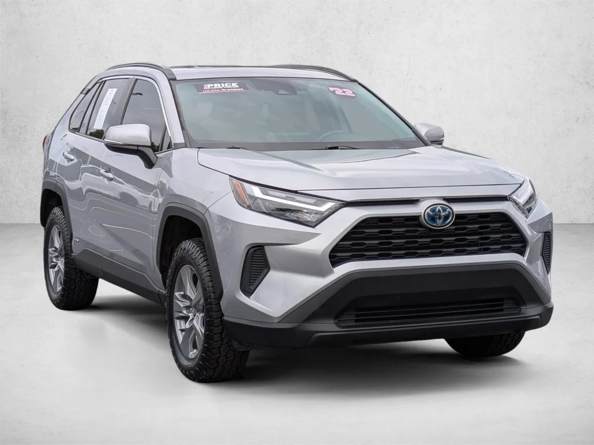 2022 Toyota RAV4 Hybrid XLE thumbnail 3