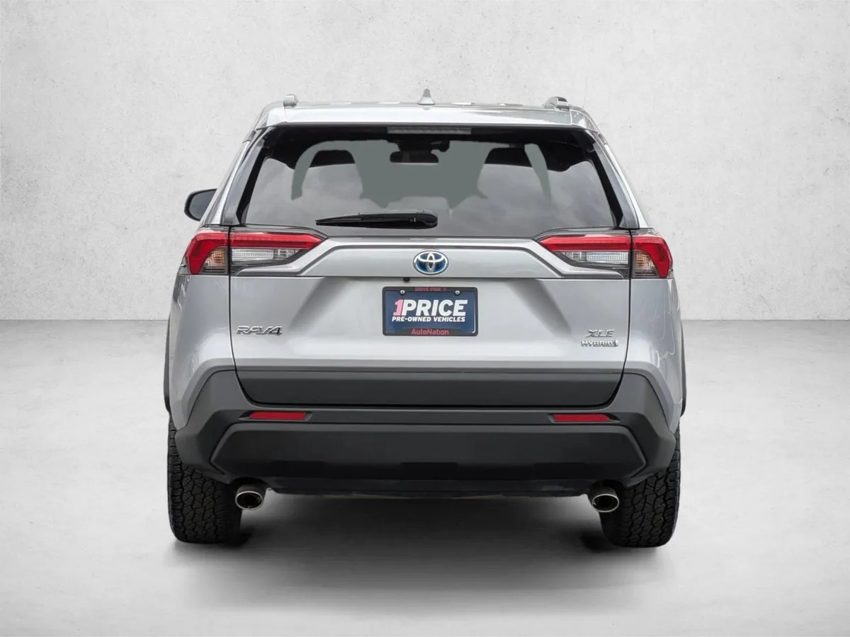 2022 Toyota RAV4 Hybrid XLE thumbnail 7