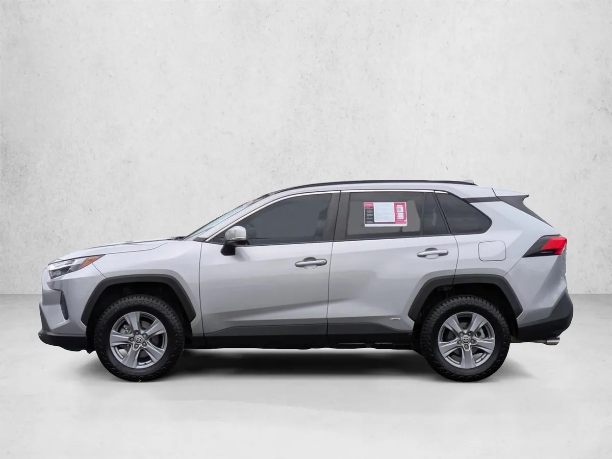 2022 Toyota RAV4 Hybrid XLE thumbnail 9