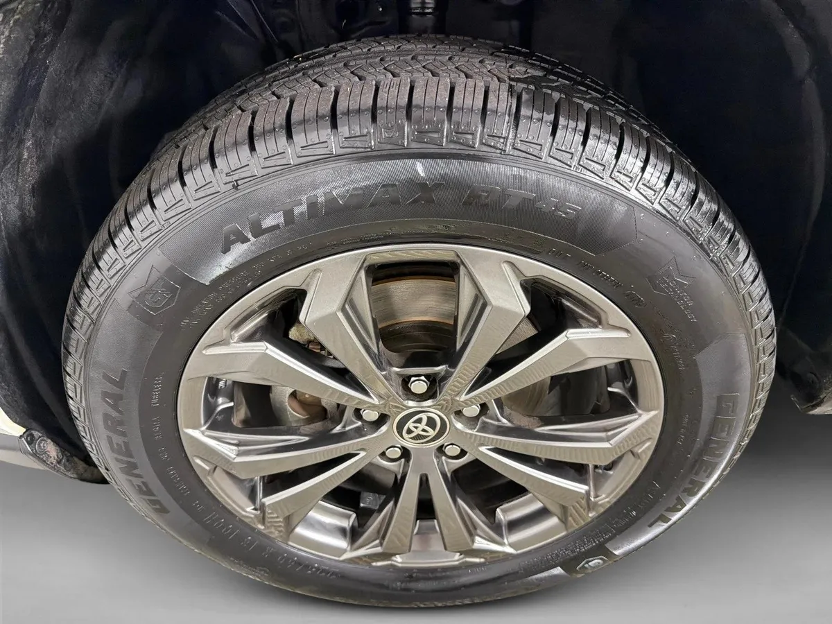2022 Toyota RAV4 Hybrid XLE Premium thumbnail 12