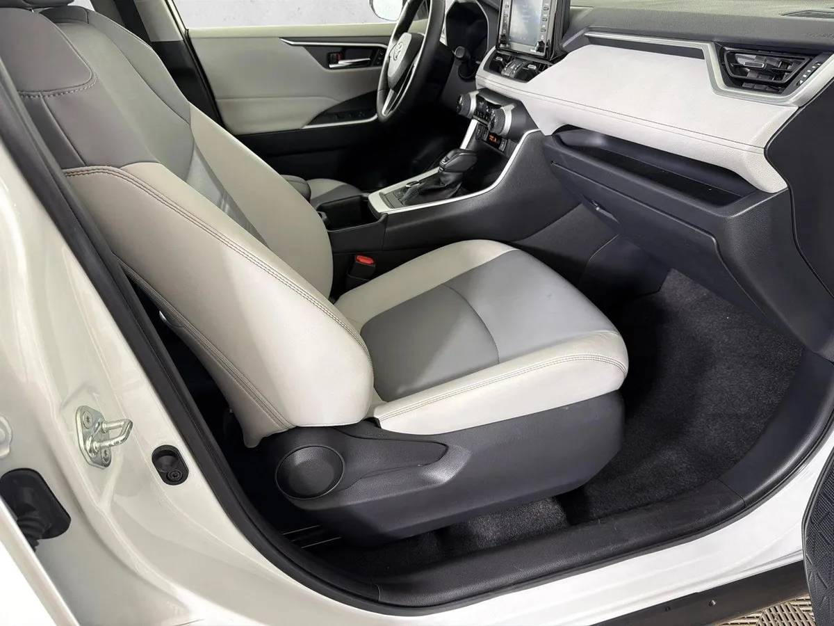 2022 Toyota RAV4 Hybrid XLE Premium thumbnail 14