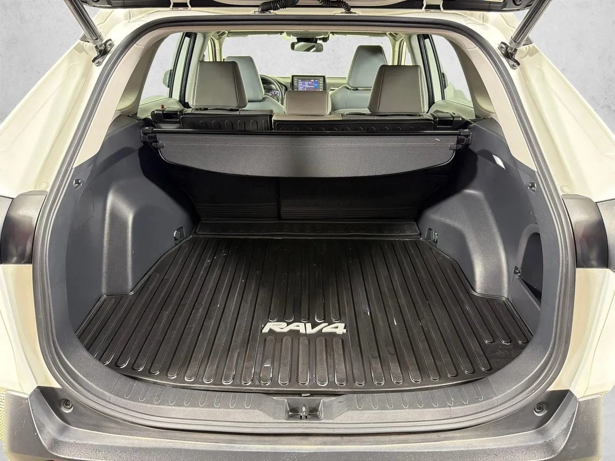 2022 Toyota RAV4 Hybrid XLE Premium thumbnail 19