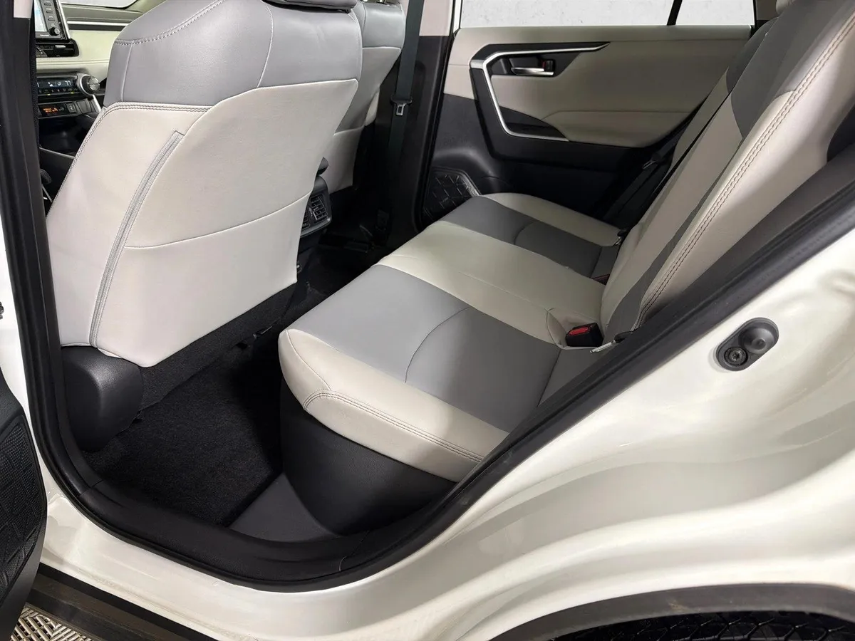 2022 Toyota RAV4 Hybrid XLE Premium thumbnail 22