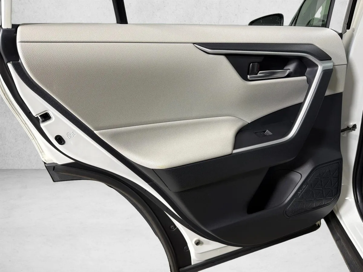 2022 Toyota RAV4 Hybrid XLE Premium thumbnail 23