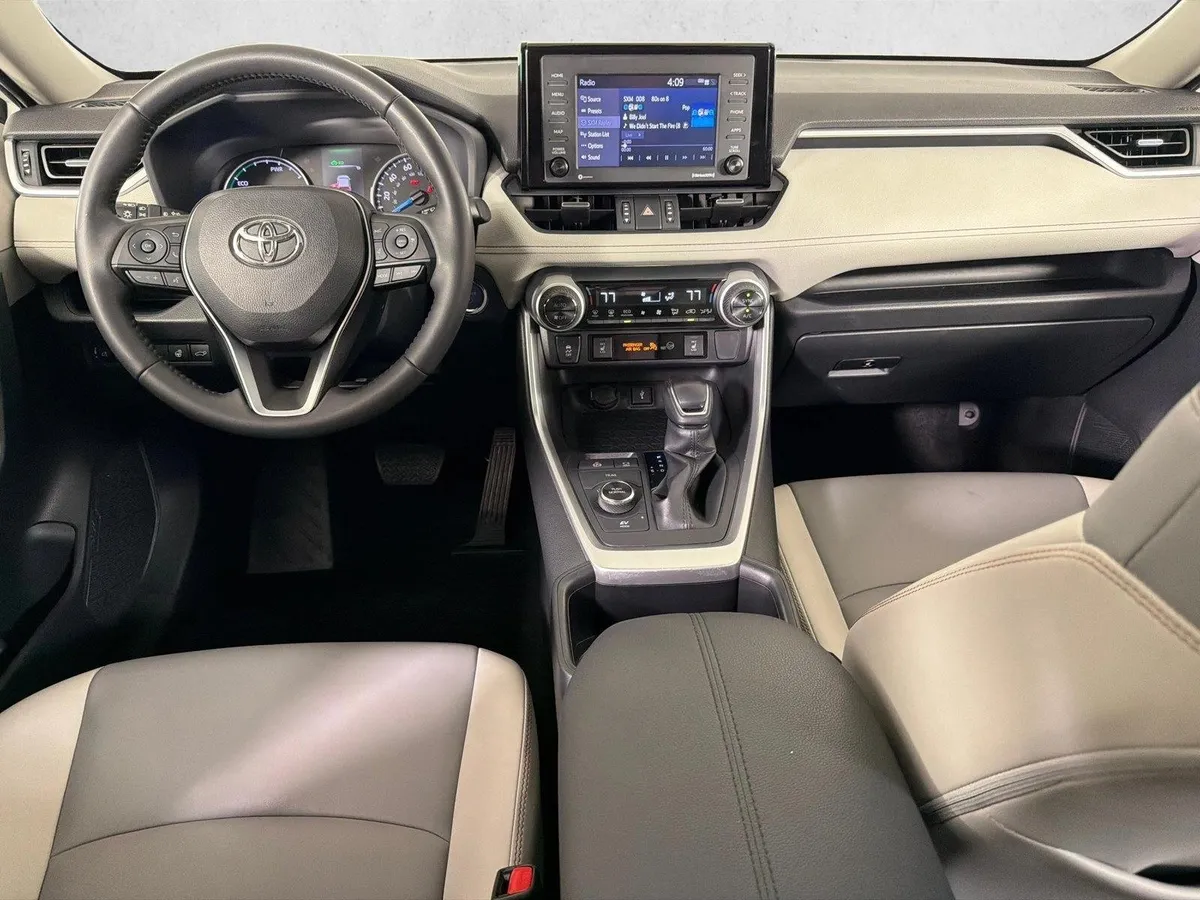 2022 Toyota RAV4 Hybrid XLE Premium thumbnail 24