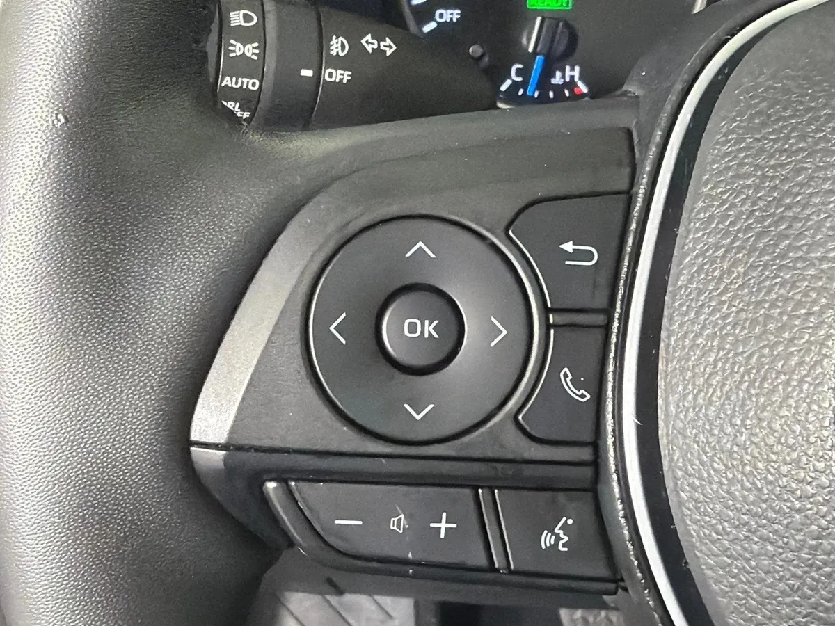 2022 Toyota RAV4 Hybrid XLE Premium thumbnail 26