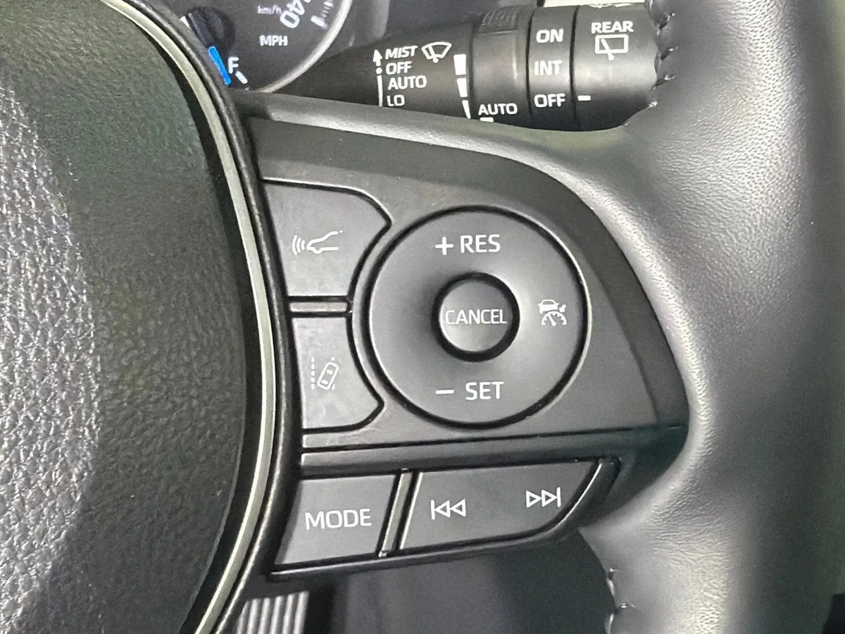 2022 Toyota RAV4 Hybrid XLE Premium thumbnail 27
