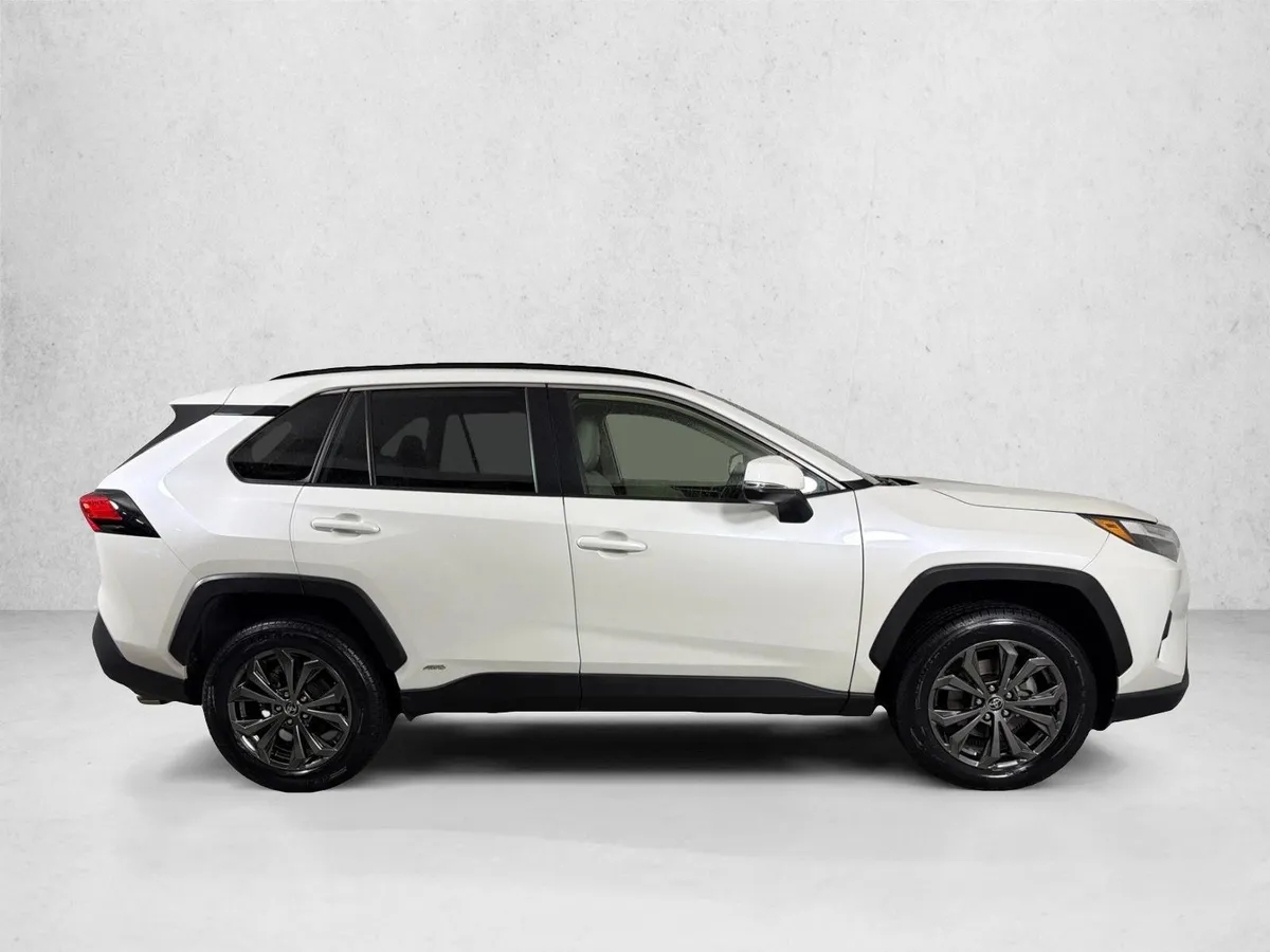 2022 Toyota RAV4 Hybrid XLE Premium thumbnail 3