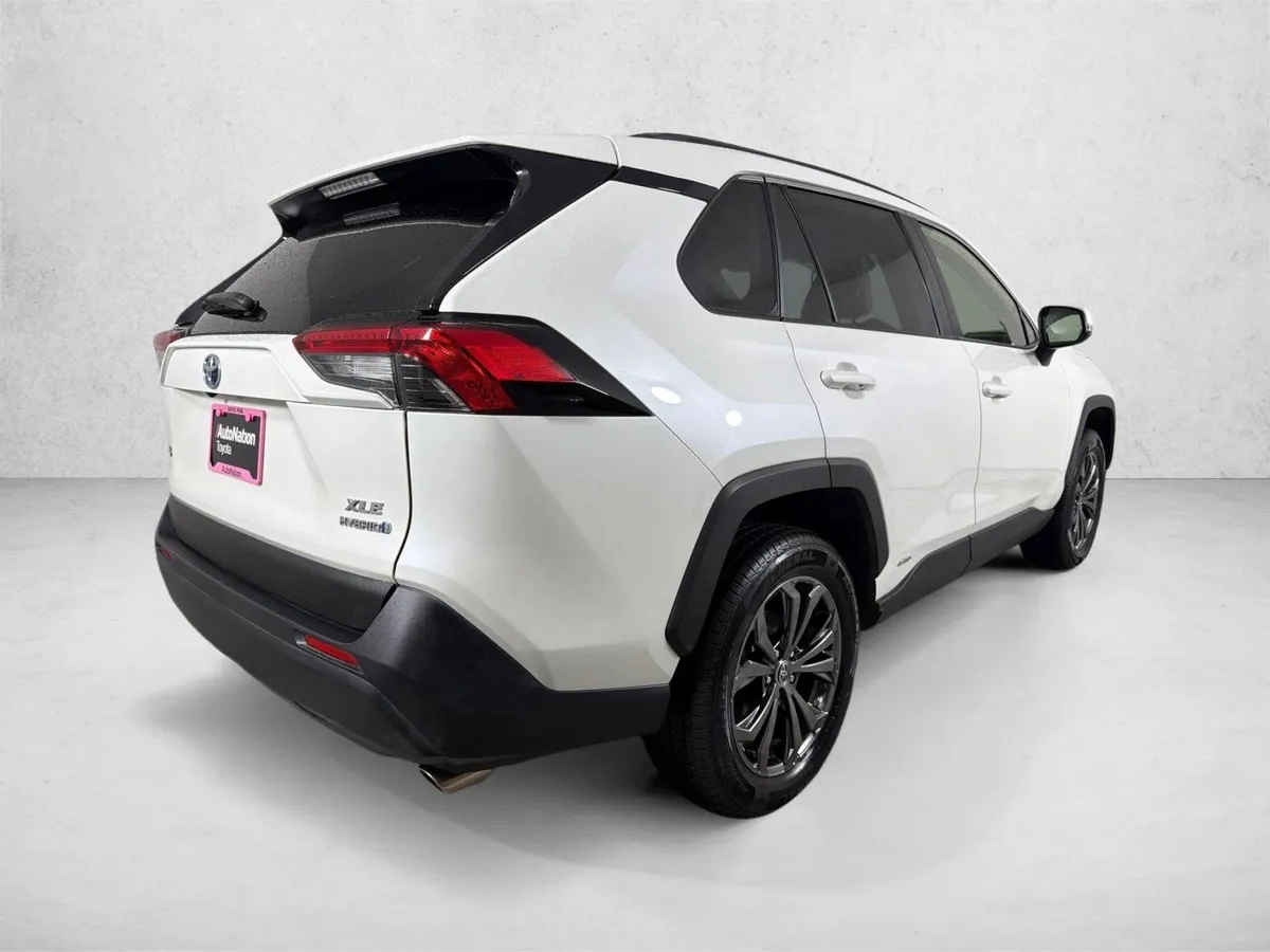 2022 Toyota RAV4 Hybrid XLE Premium thumbnail 4