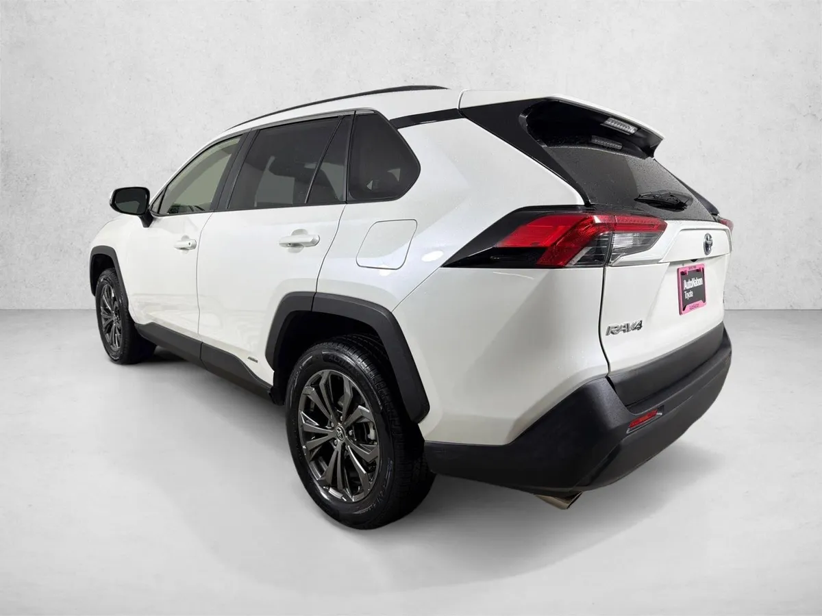 2022 Toyota RAV4 Hybrid XLE Premium thumbnail 6