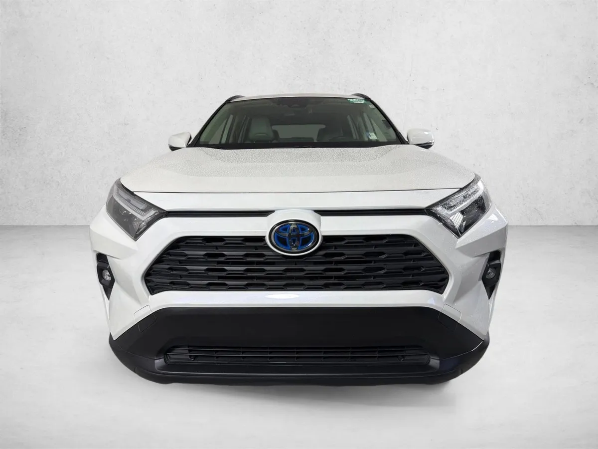 2022 Toyota RAV4 Hybrid XLE Premium thumbnail 9