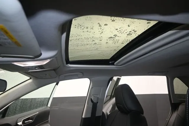 2022 Toyota RAV4 Hybrid XLE Premium thumbnail 11