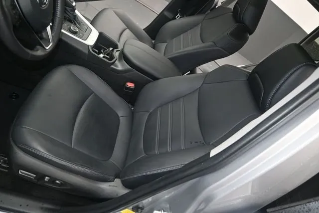 2022 Toyota RAV4 Hybrid XLE Premium thumbnail 12