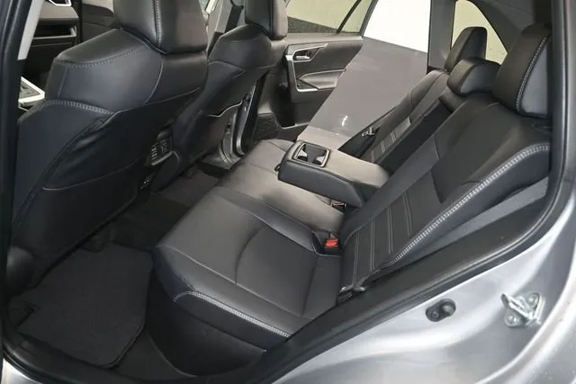 2022 Toyota RAV4 Hybrid XLE Premium thumbnail 15