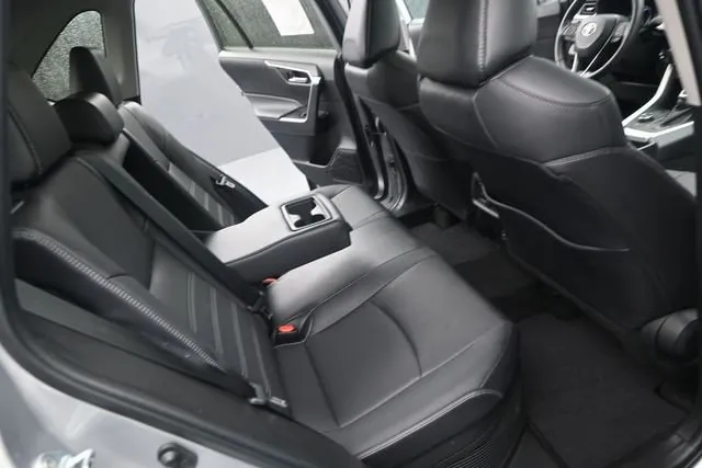 2022 Toyota RAV4 Hybrid XLE Premium thumbnail 17