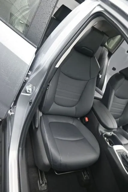 2022 Toyota RAV4 Hybrid XLE Premium thumbnail 18