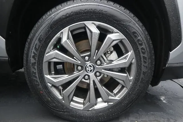 2022 Toyota RAV4 Hybrid XLE Premium thumbnail 19