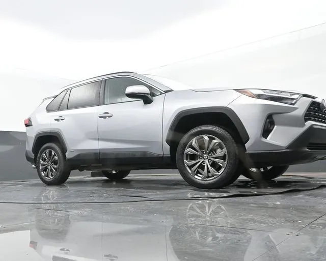 2022 Toyota RAV4 Hybrid XLE Premium thumbnail 26