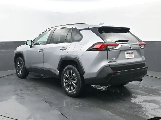 2022 Toyota RAV4 Hybrid XLE Premium thumbnail 3