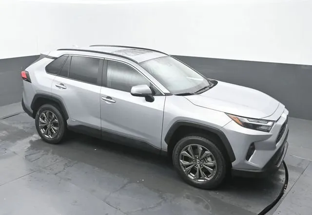 2022 Toyota RAV4 Hybrid XLE Premium thumbnail 30