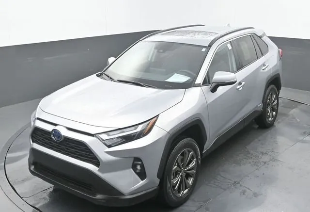 2022 Toyota RAV4 Hybrid XLE Premium thumbnail 33