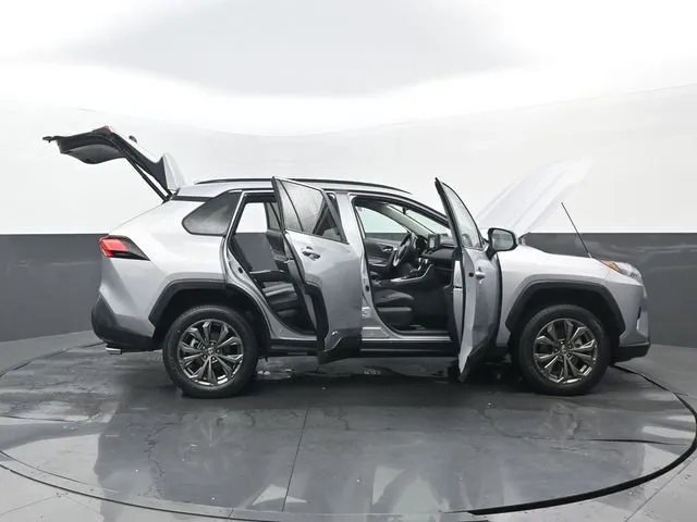 2022 Toyota RAV4 Hybrid XLE Premium thumbnail 34