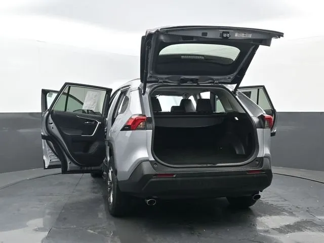 2022 Toyota RAV4 Hybrid XLE Premium thumbnail 37