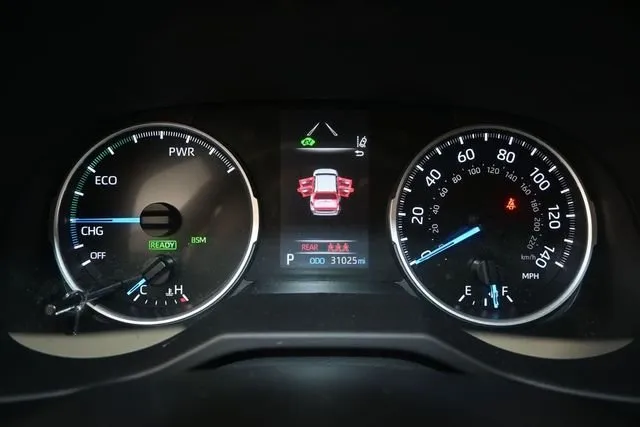 2022 Toyota RAV4 Hybrid XLE Premium thumbnail 8