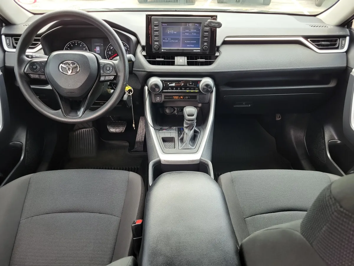 2022 Toyota RAV4 LE thumbnail 10