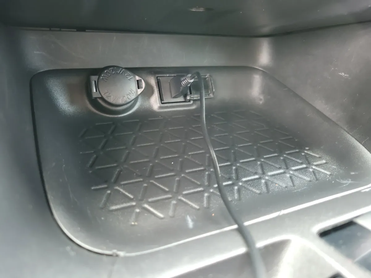 2022 Toyota RAV4 LE thumbnail 12