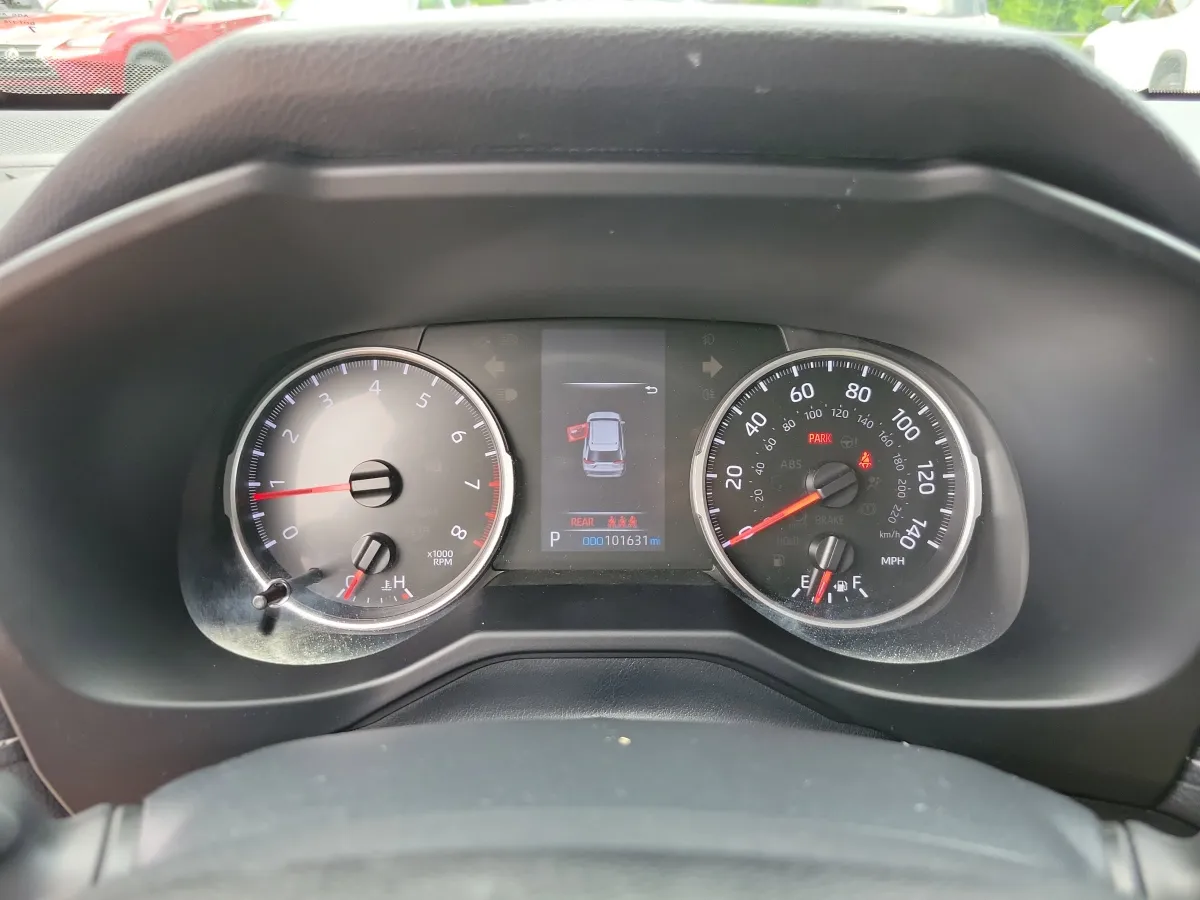 2022 Toyota RAV4 LE thumbnail 16