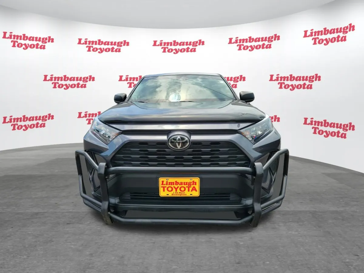 2022 Toyota RAV4 LE thumbnail 18