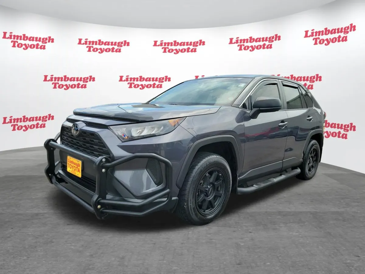 2022 Toyota RAV4 LE thumbnail 19