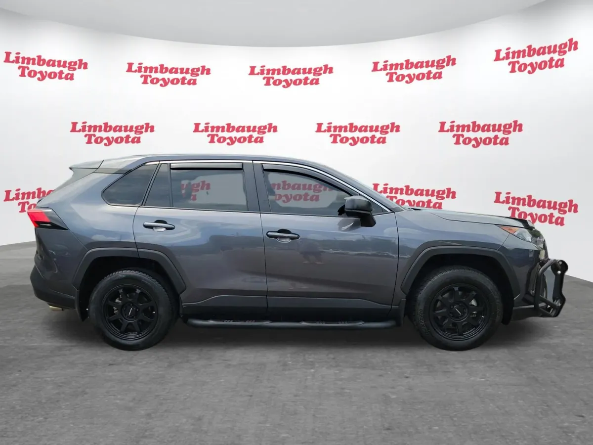 2022 Toyota RAV4 LE thumbnail 20