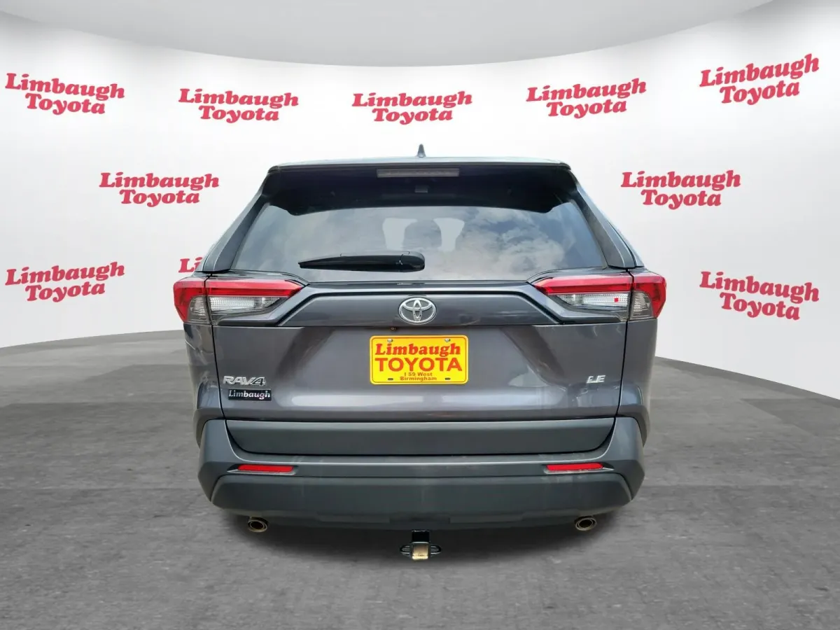 2022 Toyota RAV4 LE thumbnail 22