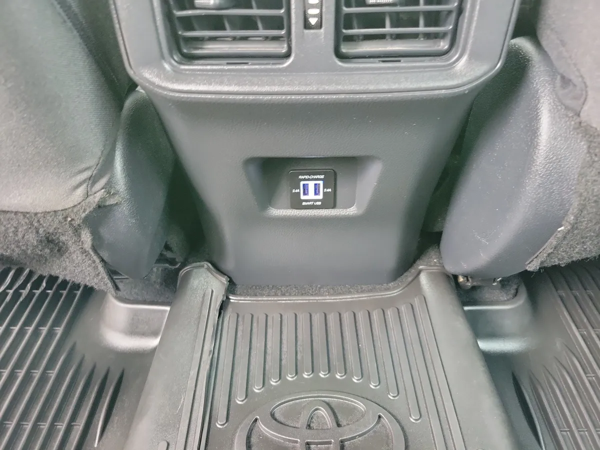 2022 Toyota RAV4 LE thumbnail 9