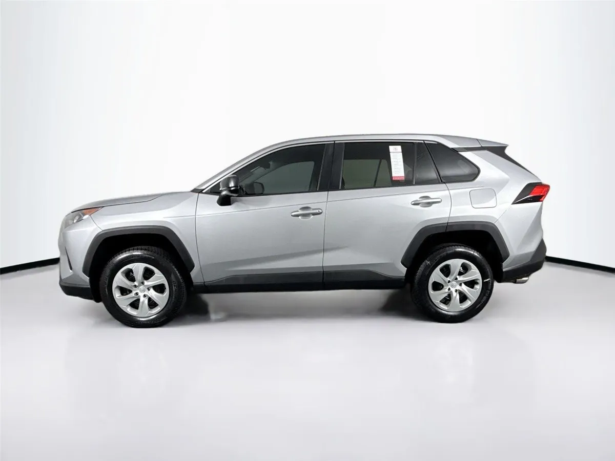 2022 Toyota RAV4 LE thumbnail 13